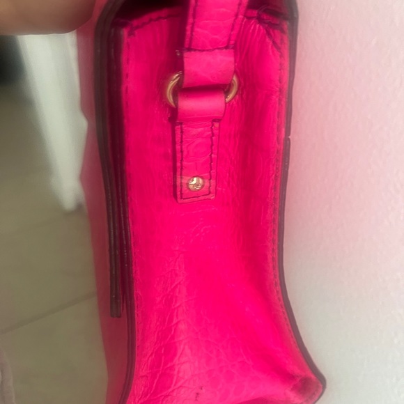 Off the shoulder hot pink Kate Spade bag with gold accents - Picture 10 of 10